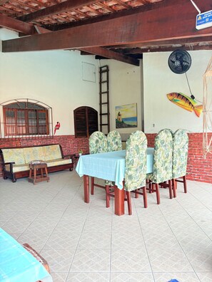 تناول الطعام بالخارج