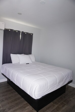 1 bedroom, bed sheets - 068C Cozy Studio Grand Canyon South Rim Sleeps-2 (Williams)