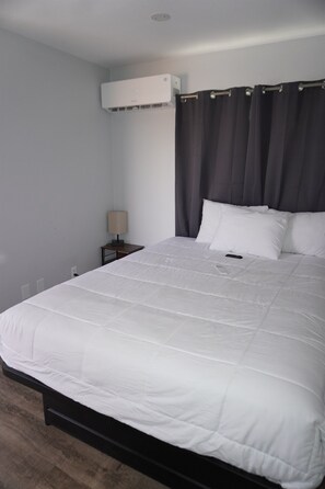 1 bedroom, bed sheets - 068C Cozy Studio Grand Canyon South Rim Sleeps-2 (Williams)