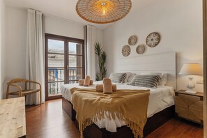 4 bedrooms, iron/ironing board, bed sheets