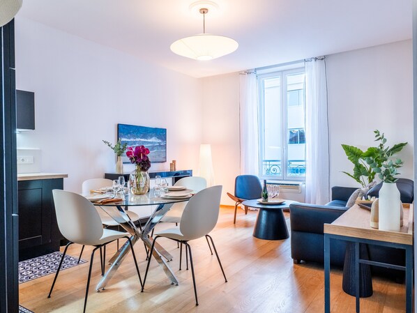 Interior - Upscale 3-room apartment, 200m from the Palais (Cannes)