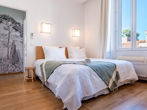 2 bedrooms, iron/ironing board, WiFi, bed sheets - Upscale 3-room apartment, 200m from the Palais (Cannes)
