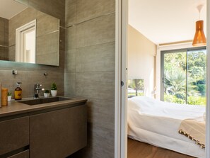 4 多间卧室、熨斗/熨衣板、WiFi、床单