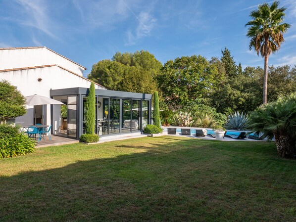 Exterior - Villa 150sqm,  Pool & petanque court ! (Biot)