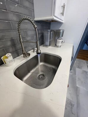 冰箱、微波炉、烤箱、炉灶