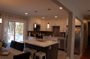 冷蔵庫、電子レンジ、オーブン、�コンロ