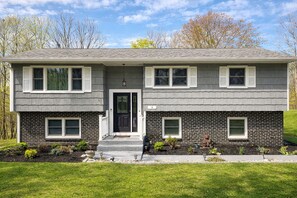Exterior - "Cozy Warwick Retreat Fire Pit- Near Wineries-Deck-BBQ-Near Wineries" (Warwick)