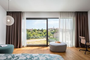 4 室のベッドルーム、アイロン / アイロン台、WiFi、ベッドシーツ