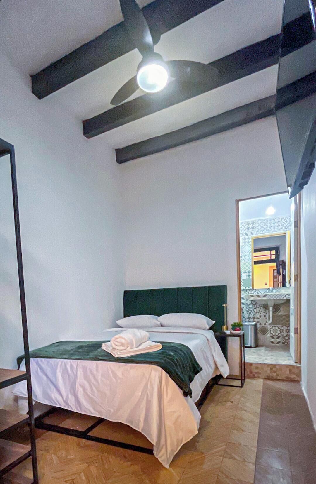 Basic-Doppelzimmer, 1 Doppelbett | Hochwertige Bettwaren, Daunenbettdecken, kostenloses WLAN, Bettwäsche