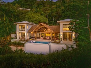 House | 4 bedrooms - Casa Frenchie Luxury Oceanview Jungle Villa 12pp (Bahía Ballena)