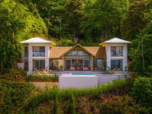 4 bedrooms - Casa Frenchie Luxury Oceanview Jungle Villa 12pp (Bahía Ballena)