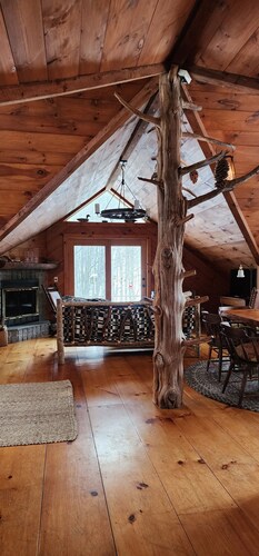 Carriage House Studio Apt- secluded, mountain views, babbling brook, countryside