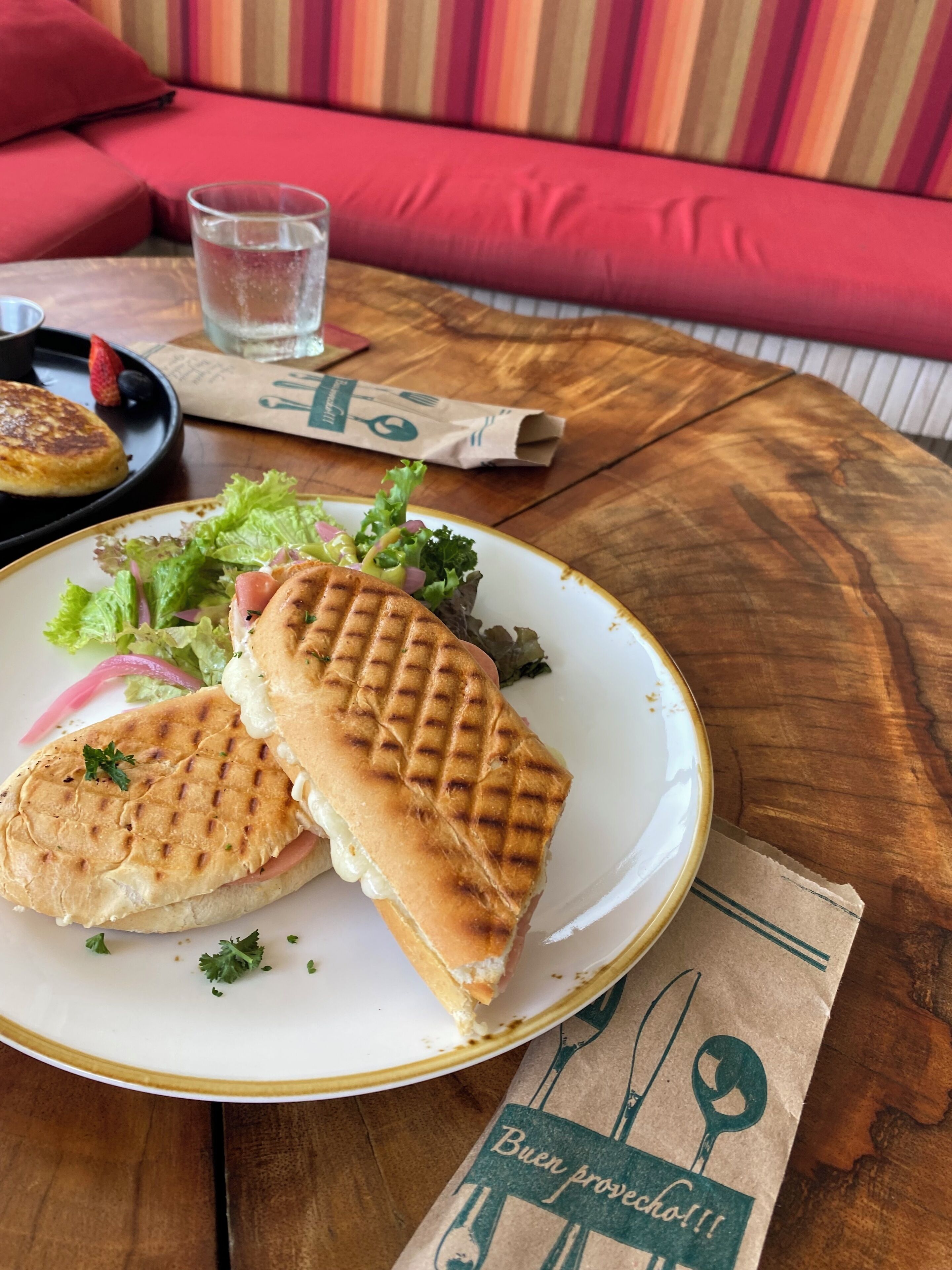 餐饮
