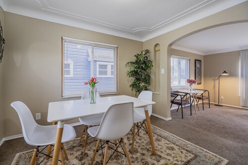 Cozy home near university, Pet-Friendly & Family-Friendly Neighborhood