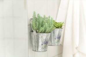 Apartment, 1 Bedroom, Smoking, Balcony | Bathroom