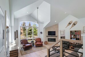 Smart TV, fireplace, offices - Mountain Home, Family Friendly, Newly Remodeled, Great Views! LG10 (Copper Mountain)