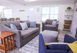 Unclassified image, 3 of 37, button