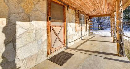 Authentic Log Cabin in Pineville ~ 2 Mi to River!