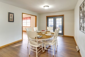 Dining - Pineville Home w/ Fire Pit < Half-Mi to Elk River! (Pineville)
