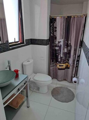 Handtücher, Seife, Toilettenpapier