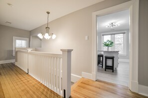 Interior - River's Dawn - Modernized Historic Home - River Views - King Bed - Fast Wifi (Cape Girardeau)