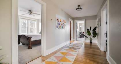 River's Dawn - Modernized Historic Home - River Views - King Bed - Fast Wifi