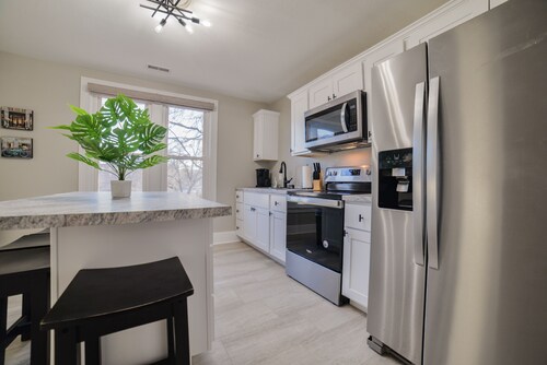 River View Loft, Walk to Downtown