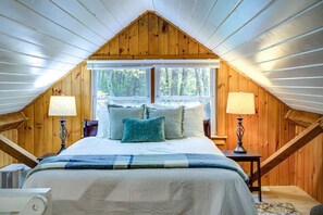 5 bedrooms, iron/ironing board, free WiFi, bed sheets - Heaven's Bridge Creekside Cabin (Banner Elk)
