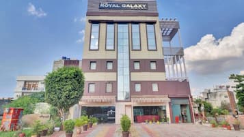 Mặt tiền nơi lưu trú