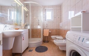 Douche, serviettes fournies