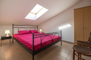 1 dormitorio, escritorio, wifi gratis y ropa de cama