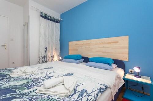 Holiday flat with air conditioning, WiFi, car park, washing machine