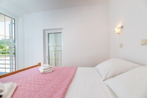 2 bedrooms, desk, free WiFi, bed sheets