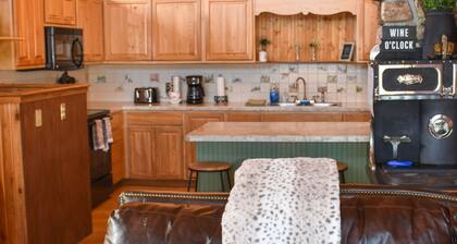 Montana Mountain Retreat. Pet-Friendly!