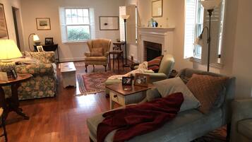 Smart TV, fireplace, DVD player, books