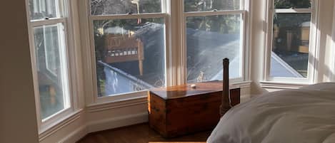 4 slaapkamers, een bureau, een strijkplank/strijkijzer, gratis wifi