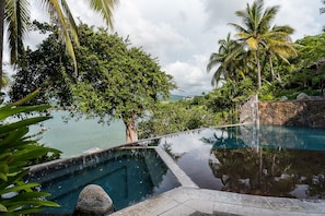 2 outdoor pools