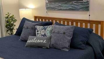 3 Schlafzimmer, Schreibtisch, Bügeleisen/Bügelbrett, Reisekinderbett