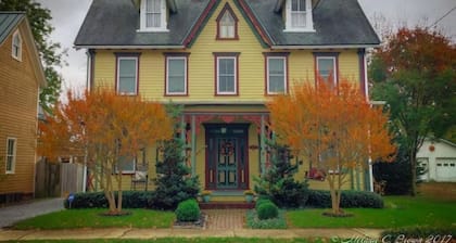 Guest Suite for up to 2 in a Victorian on the Chester River