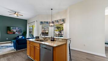 Family House | Private kitchen | Full-size fridge, microwave, oven, stovetop