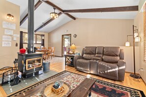 TV, fireplace - Twin Sisters Views by Estes Park Homes (Estes Park)