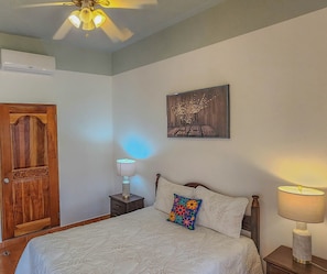 Comfort Single Room | Individually decorated, individually furnished, desk, laptop workspace - hotel itzae (Copan Ruinas)