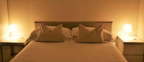 3 bedrooms, desk, iron/ironing board, travel crib