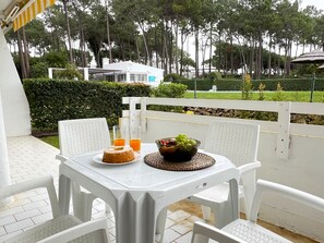 Outdoor dining - VILAMOURA NAUTILUS WITH POOL by HOMING (Vilamoura)