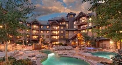 Grand Lodge on Peak 7 Luxury 1BD Ski-In / Ski-Out