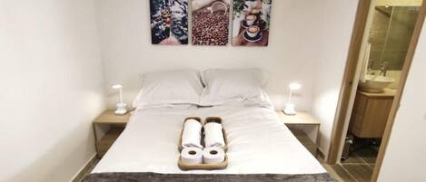 1 bedroom, bed sheets