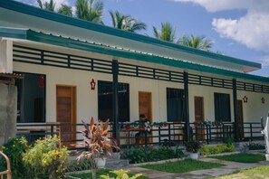 Exterior - Seaside Serenity: A Cozy Retreat near the Sulu Sea (Hinoba-an, Negros Occidental)