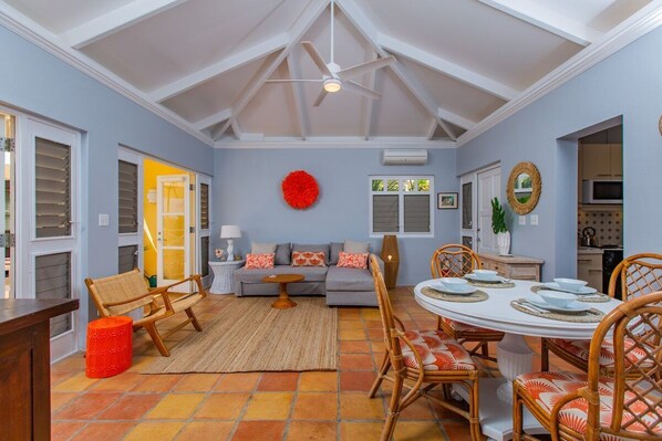 Dining - Luxury Modern Villa with private pool in St. Croix, USVI (Christiansted)