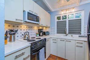 Coffee/tea maker, fridge, microwave, oven