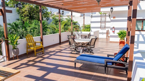 Outdoor dining - Casa Danzón Studio suite with kitchenette. (Bucerias)